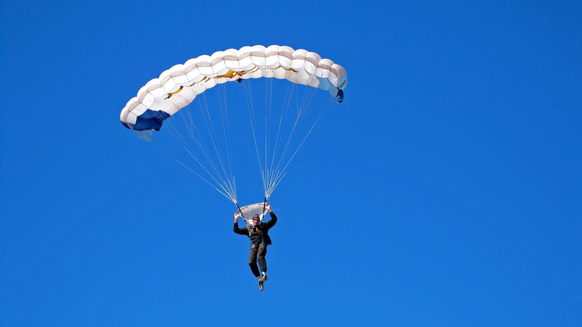 电竞内容生态丰富多彩，从比赛到综艺、动画全面布局，电竞ian